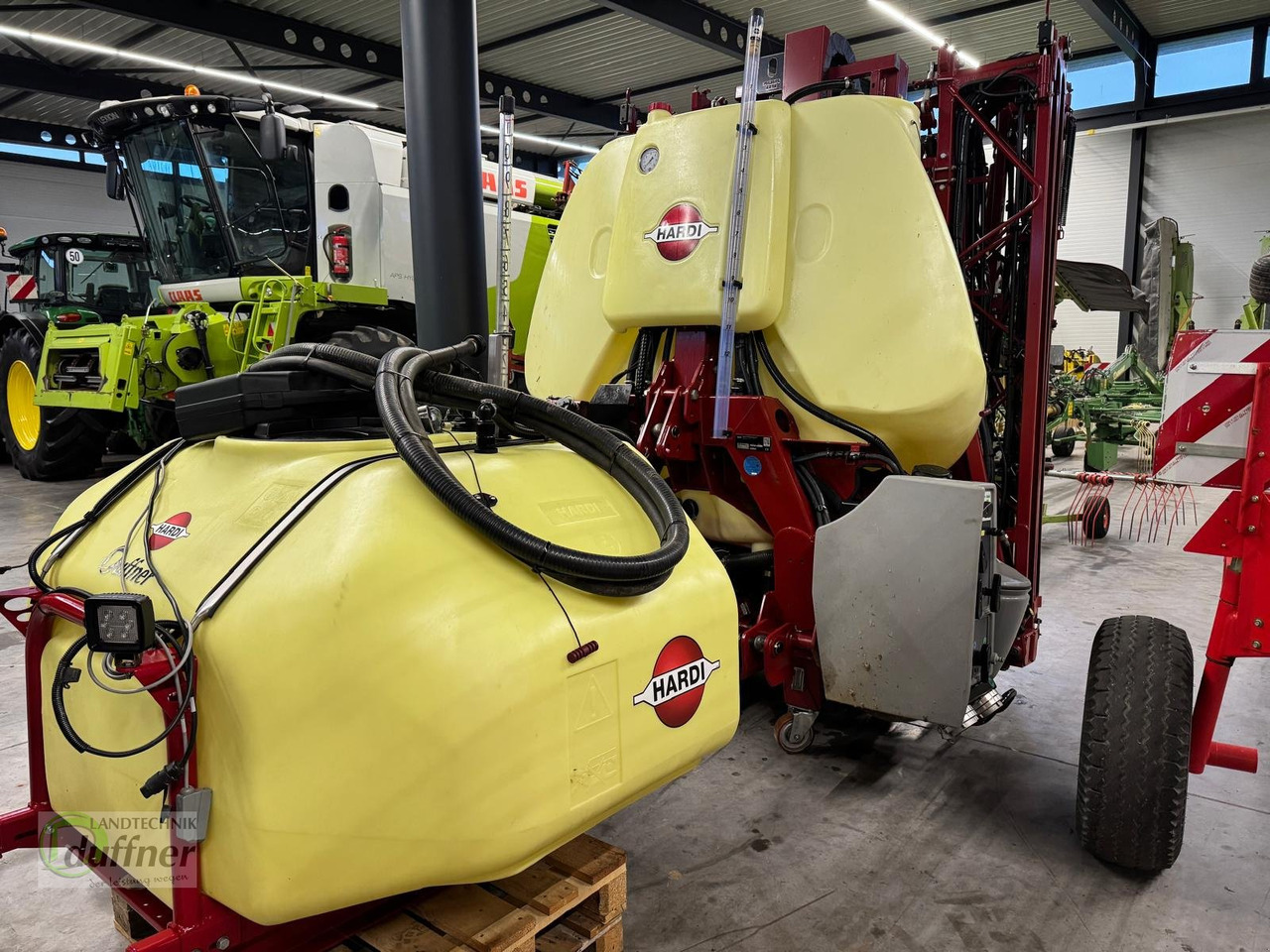 Hardi Mega 12 1200 Smart ISOBUS - Pulverizador de arrastar: foto 1 Hardi Mega 12 1200 Smart ISOBUS - Pulverizador de arrastar: foto 1