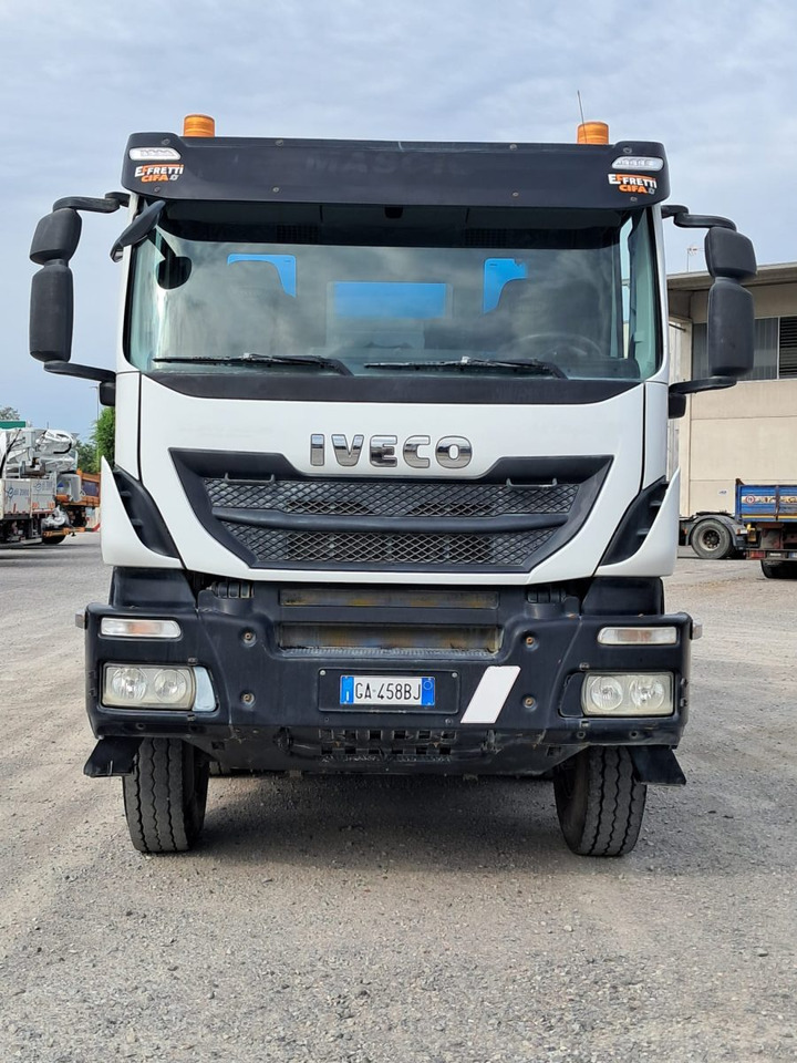 IVECO TRAKKER 500 CIFA RY1300 - Camião betoneira: foto 4 IVECO TRAKKER 500 CIFA RY1300 - Camião betoneira: foto 4
