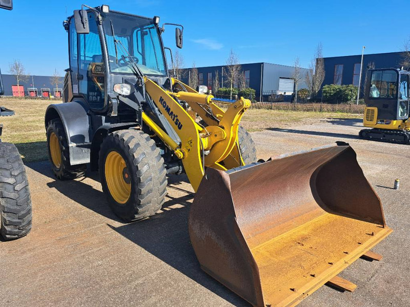 Komatsu WA100-8E0 - Pá carregadora de rodas: foto 2 Komatsu WA100-8E0 - Pá carregadora de rodas: foto 2