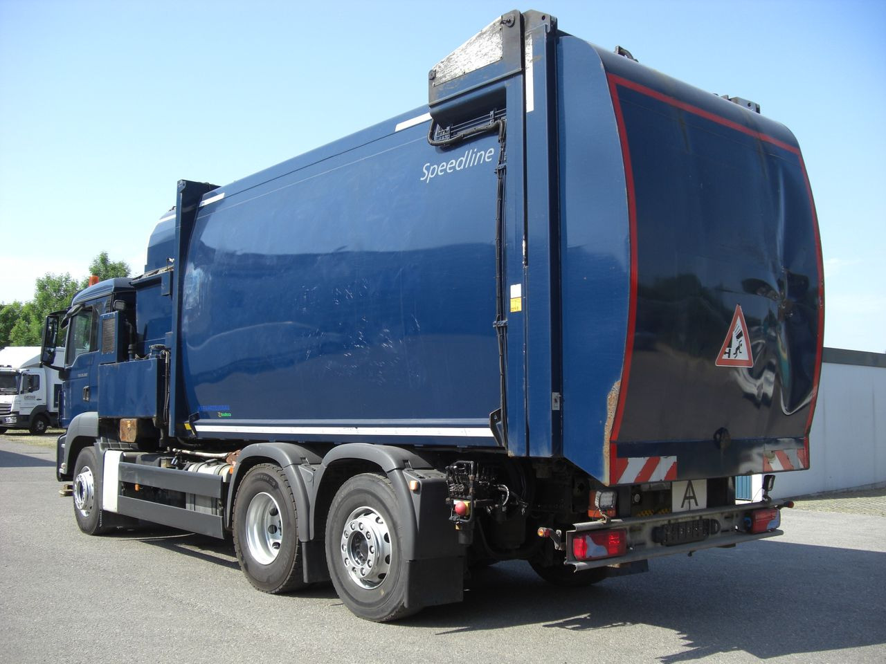 MAN 26360FNLL / SEITENLADER - Caminhão de lixo: foto 4 MAN 26360FNLL / SEITENLADER - Caminhão de lixo: foto 4