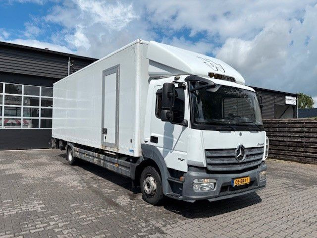 Mercedes-Benz Atego 1221 - Camião furgão: foto 2 Mercedes-Benz Atego 1221 - Camião furgão: foto 2