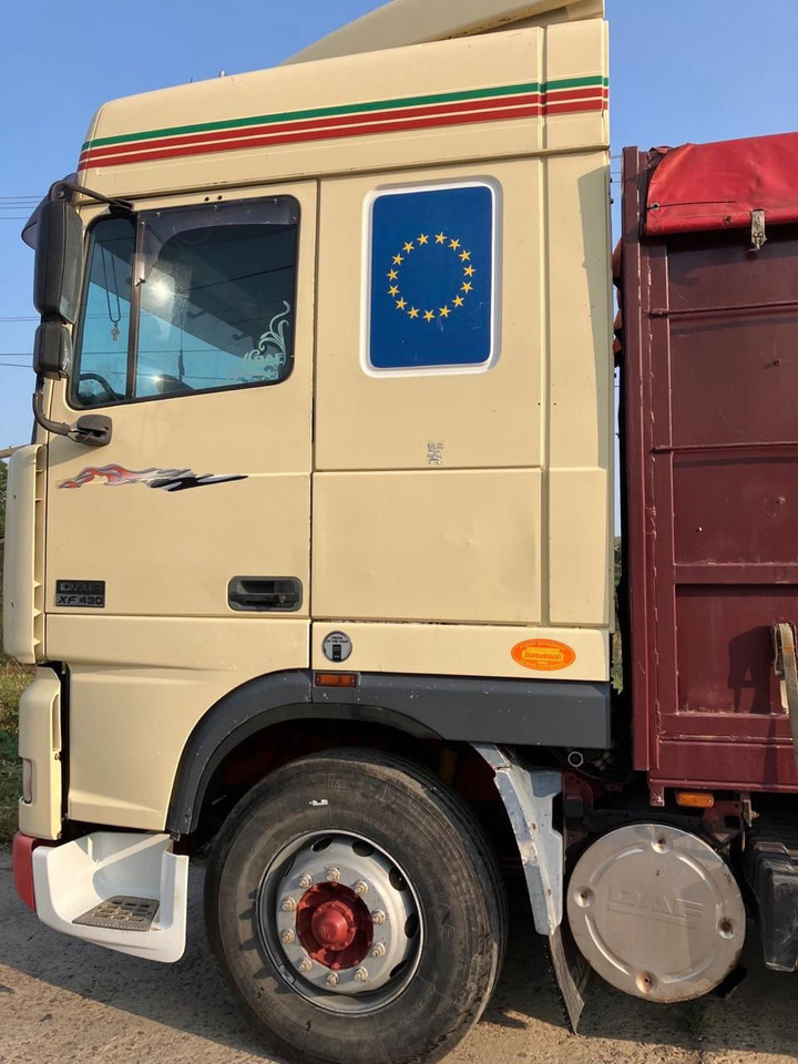DAF XF 95 430 Platform - Camião de caixa aberta/ Plataforma: foto 2 DAF XF 95 430 Platform - Camião de caixa aberta/ Plataforma: foto 2