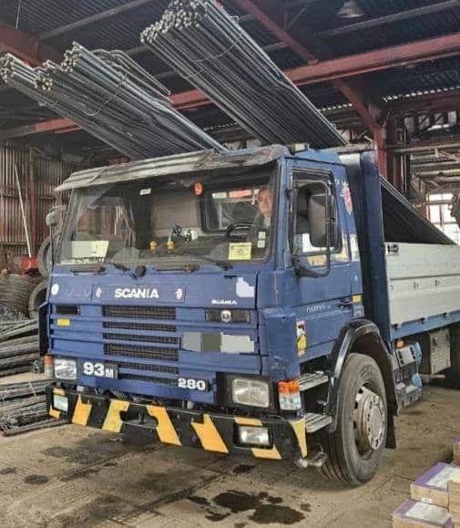 Scania 93 Carne - Camião grua: foto 2 Scania 93 Carne - Camião grua: foto 2