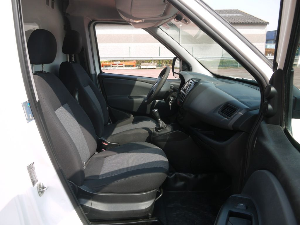 Fiat DOBLO 1.3 KUHLKOFFER RELEC FROD TR22 -20C Fiat DOBLO 1.3 KUHLKOFFER RELEC FROD TR22 -20C - Carrinha frigorífica: foto 4 Fiat DOBLO 1.3 KUHLKOFFER RELEC FROD TR22 -20C Fiat DOBLO 1.3 KUHLKOFFER RELEC FROD TR22 -20C - Carrinha frigorífica: foto 4