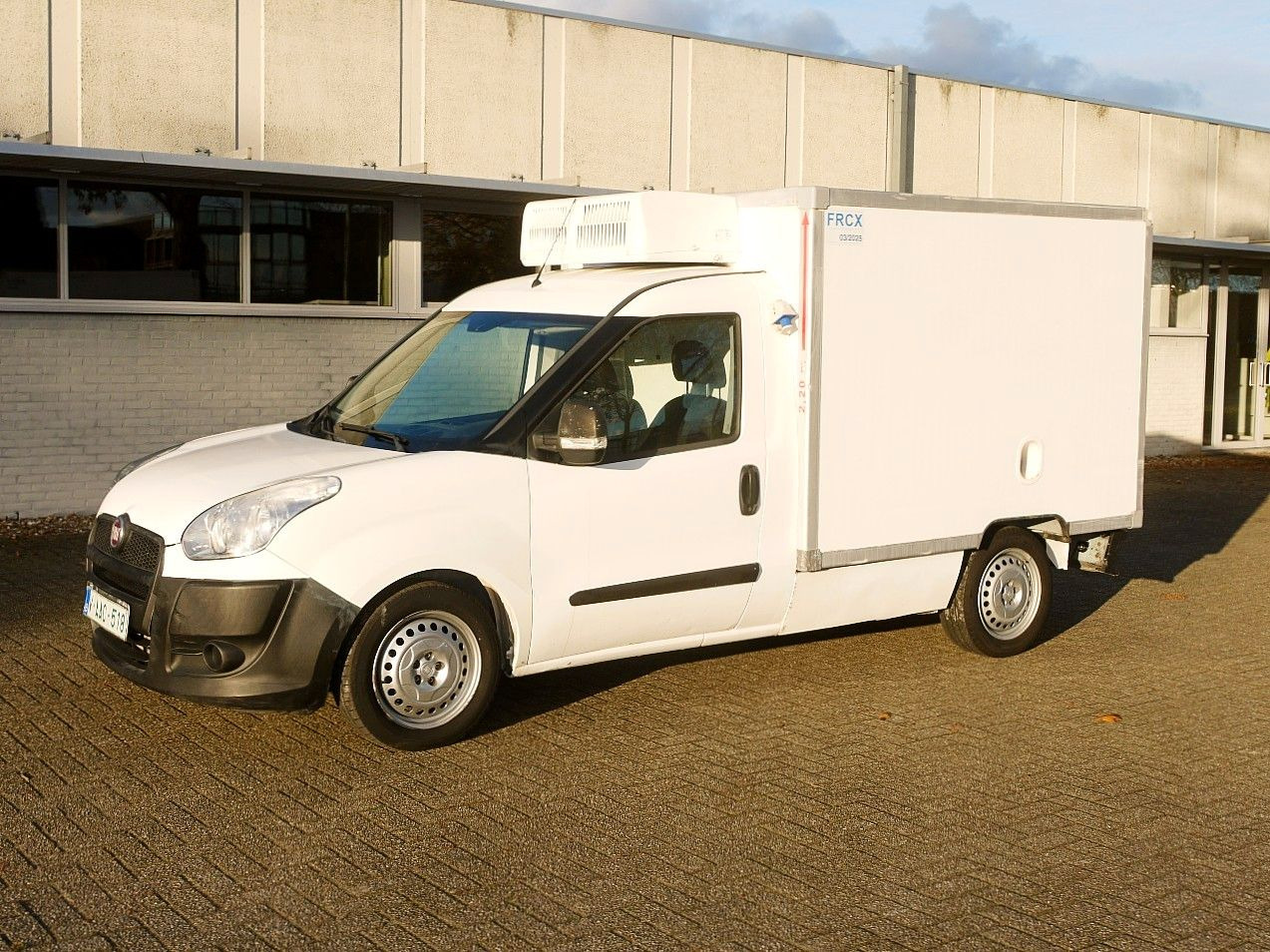 Fiat DOBLO 1.6 KUHLKOFFER CARRIER XARIOS -20 / AIRCO - Carrinha frigorífica: foto 5 Fiat DOBLO 1.6 KUHLKOFFER CARRIER XARIOS -20 / AIRCO - Carrinha frigorífica: foto 5