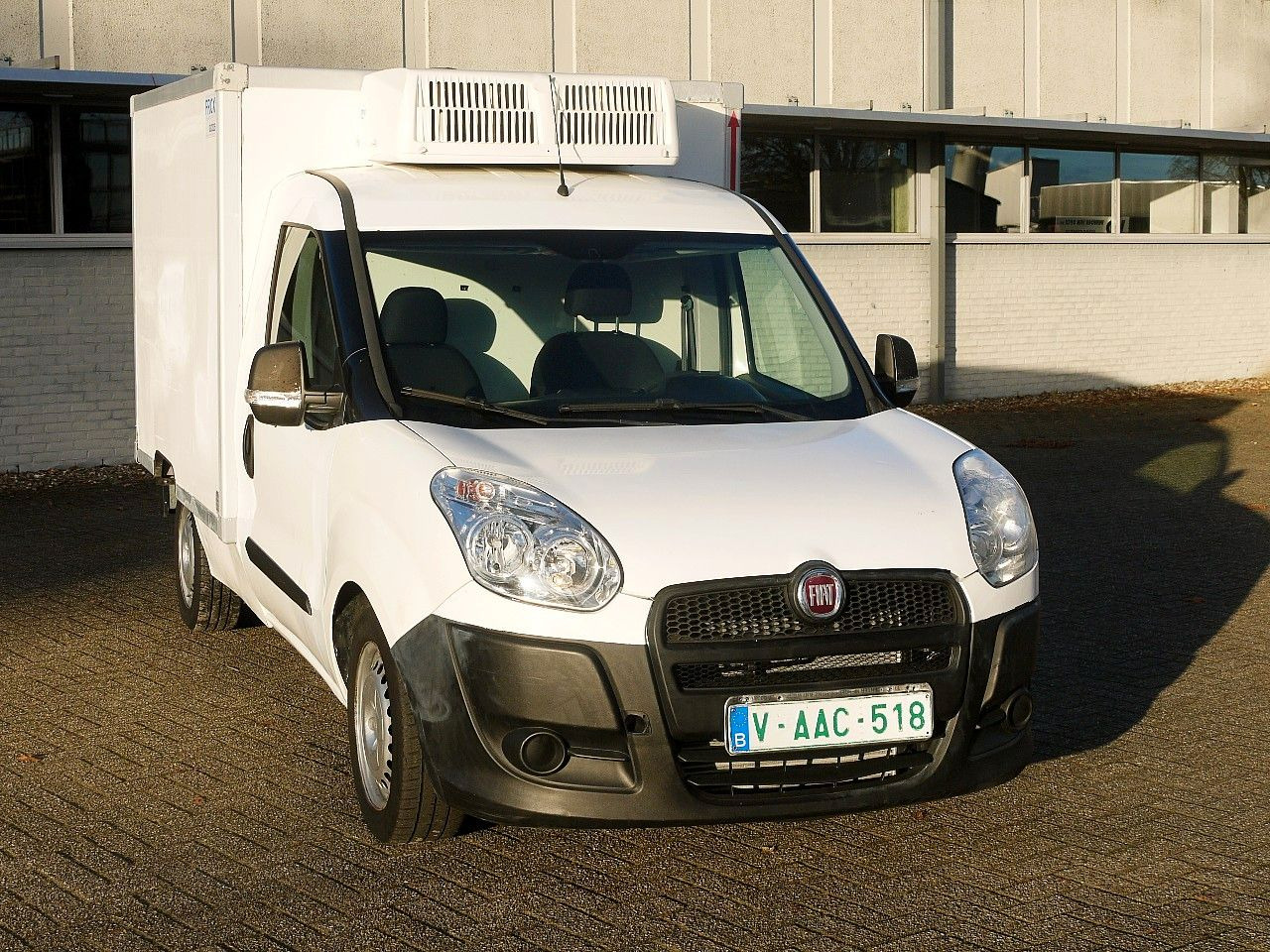 Fiat DOBLO 1.6 KUHLKOFFER CARRIER XARIOS -20 / AIRCO - Carrinha frigorífica: foto 1 Fiat DOBLO 1.6 KUHLKOFFER CARRIER XARIOS -20 / AIRCO - Carrinha frigorífica: foto 1