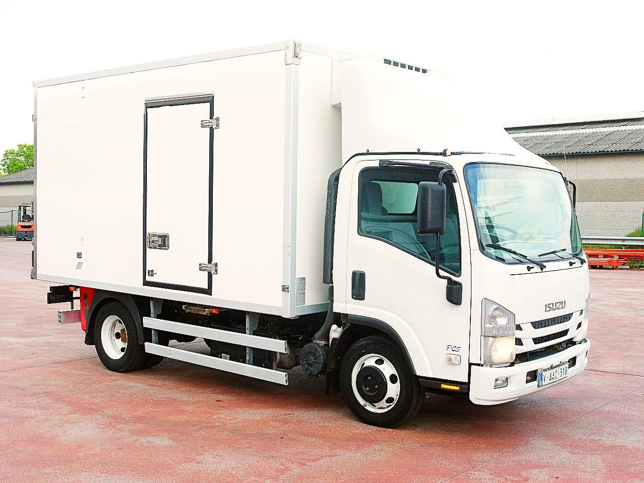 Isuzu N2R 75 KUHLKOFFER THERMOKING V500 MAX €6 - Carrinha frigorífica: foto 2 Isuzu N2R 75 KUHLKOFFER THERMOKING V500 MAX €6 - Carrinha frigorífica: foto 2