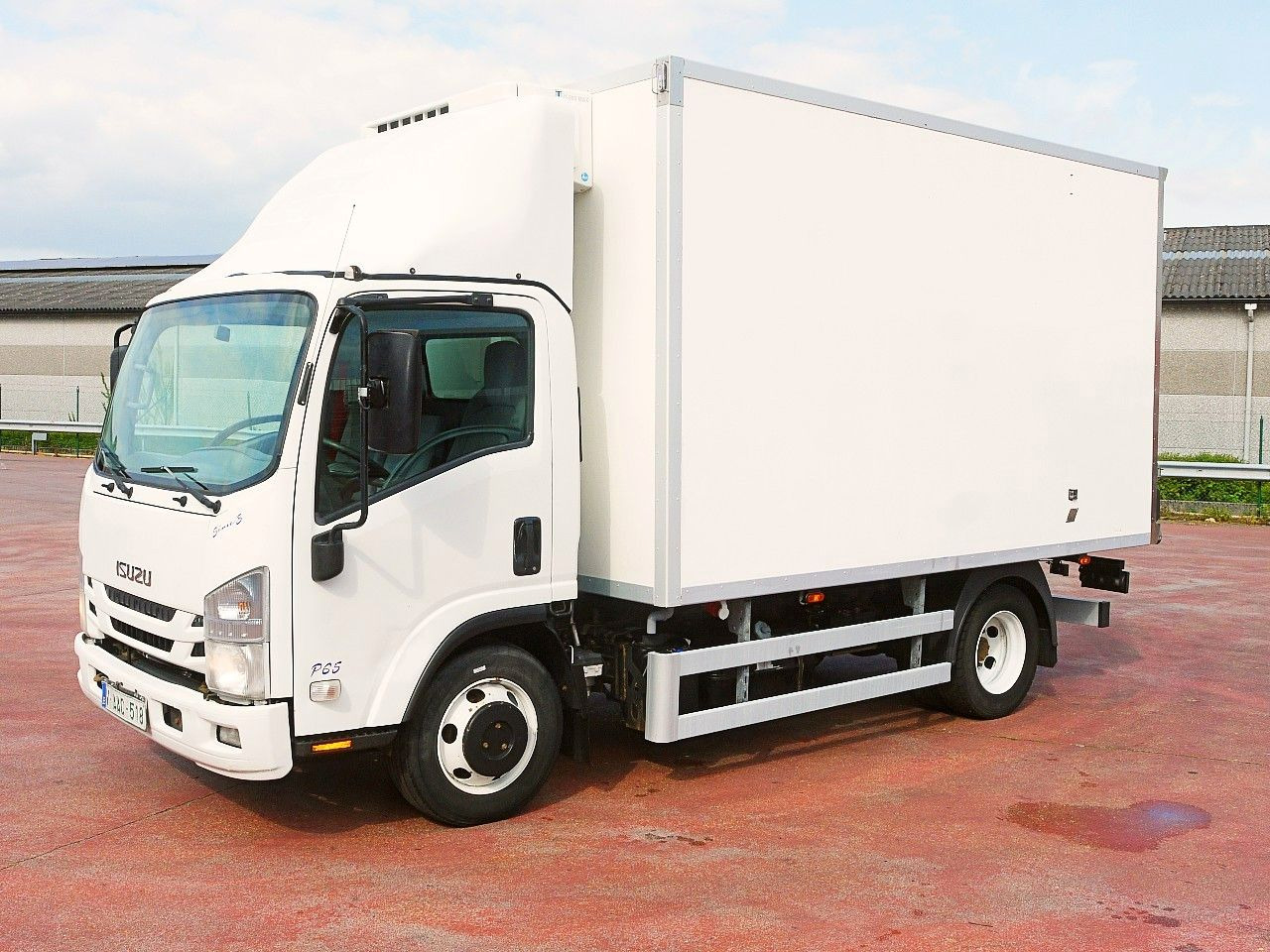 Isuzu N2R 75 KUHLKOFFER THERMOKING V500 MAX €6 - Carrinha frigorífica: foto 4 Isuzu N2R 75 KUHLKOFFER THERMOKING V500 MAX €6 - Carrinha frigorífica: foto 4