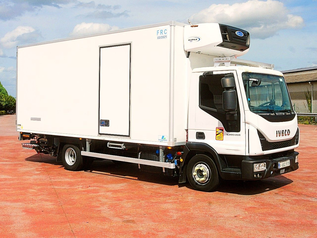 Iveco 100E19 KUHLKOFFER CARRIER SUPRA 550 luft fed A/C - Camião frigorífico: foto 2 Iveco 100E19 KUHLKOFFER CARRIER SUPRA 550 luft fed A/C - Camião frigorífico: foto 2