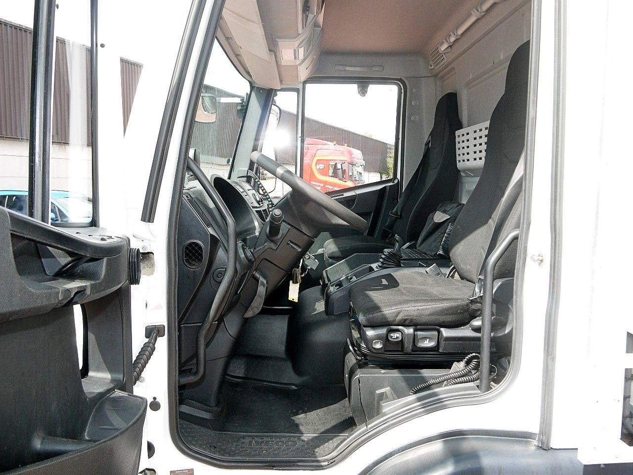 Camião frigorífico Iveco 100E19 KUHLKOFFER CARRIER SUPRA 550 luft fed A/C: foto 13 Camião frigorífico Iveco 100E19 KUHLKOFFER CARRIER SUPRA 550 luft fed A/C: foto 13