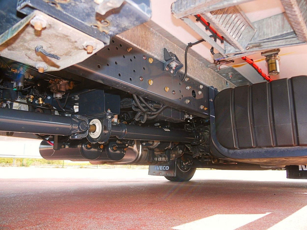 Camião frigorífico Iveco 100E19 KUHLKOFFER CARRIER SUPRA 550 luft fed A/C: foto 18 Camião frigorífico Iveco 100E19 KUHLKOFFER CARRIER SUPRA 550 luft fed A/C: foto 18