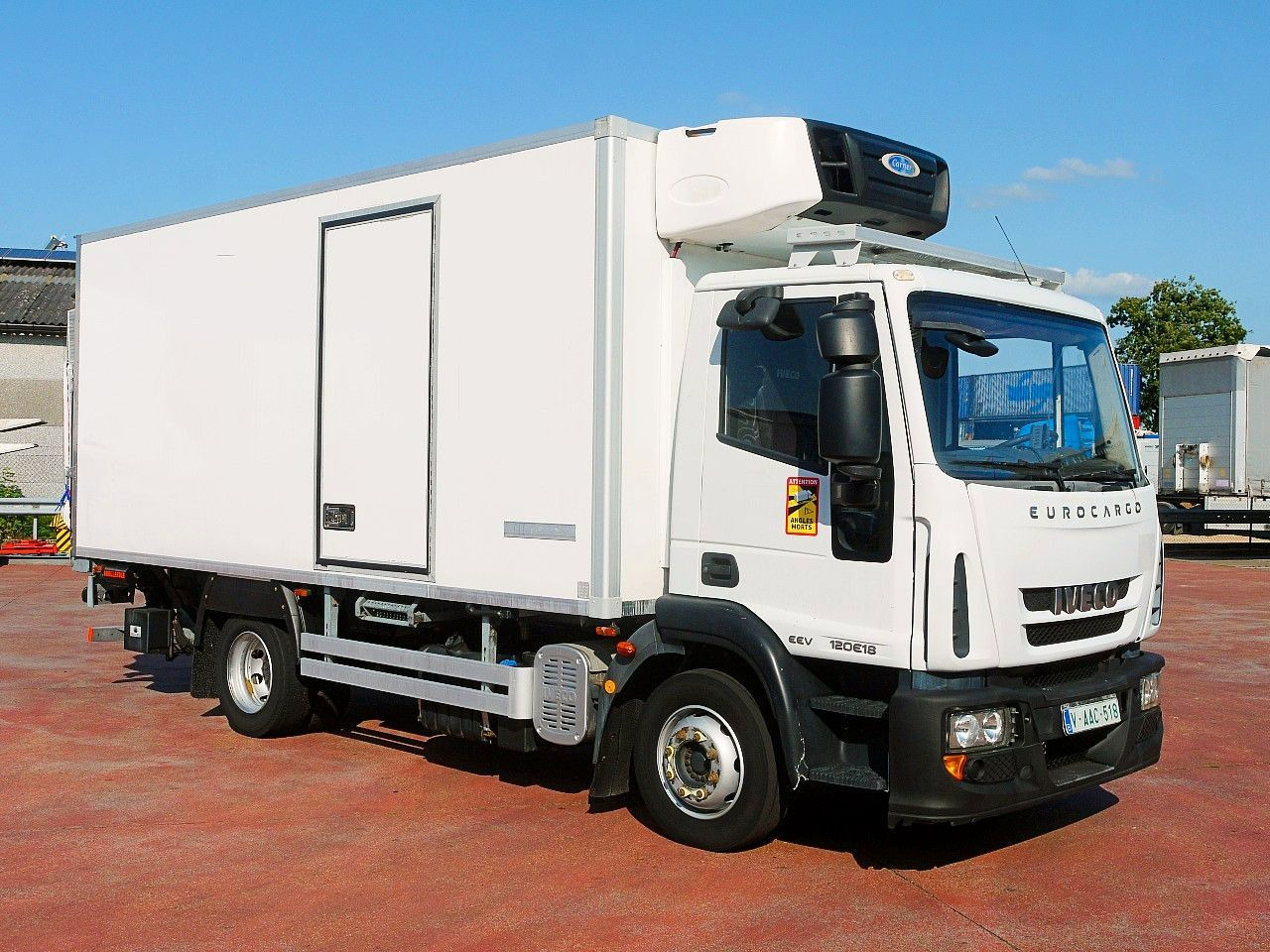 Iveco 120E18 EUROCARGO KUHLKOFFER CARRIER SUPRA 550 - Camião frigorífico: foto 2 Iveco 120E18 EUROCARGO KUHLKOFFER CARRIER SUPRA 550 - Camião frigorífico: foto 2