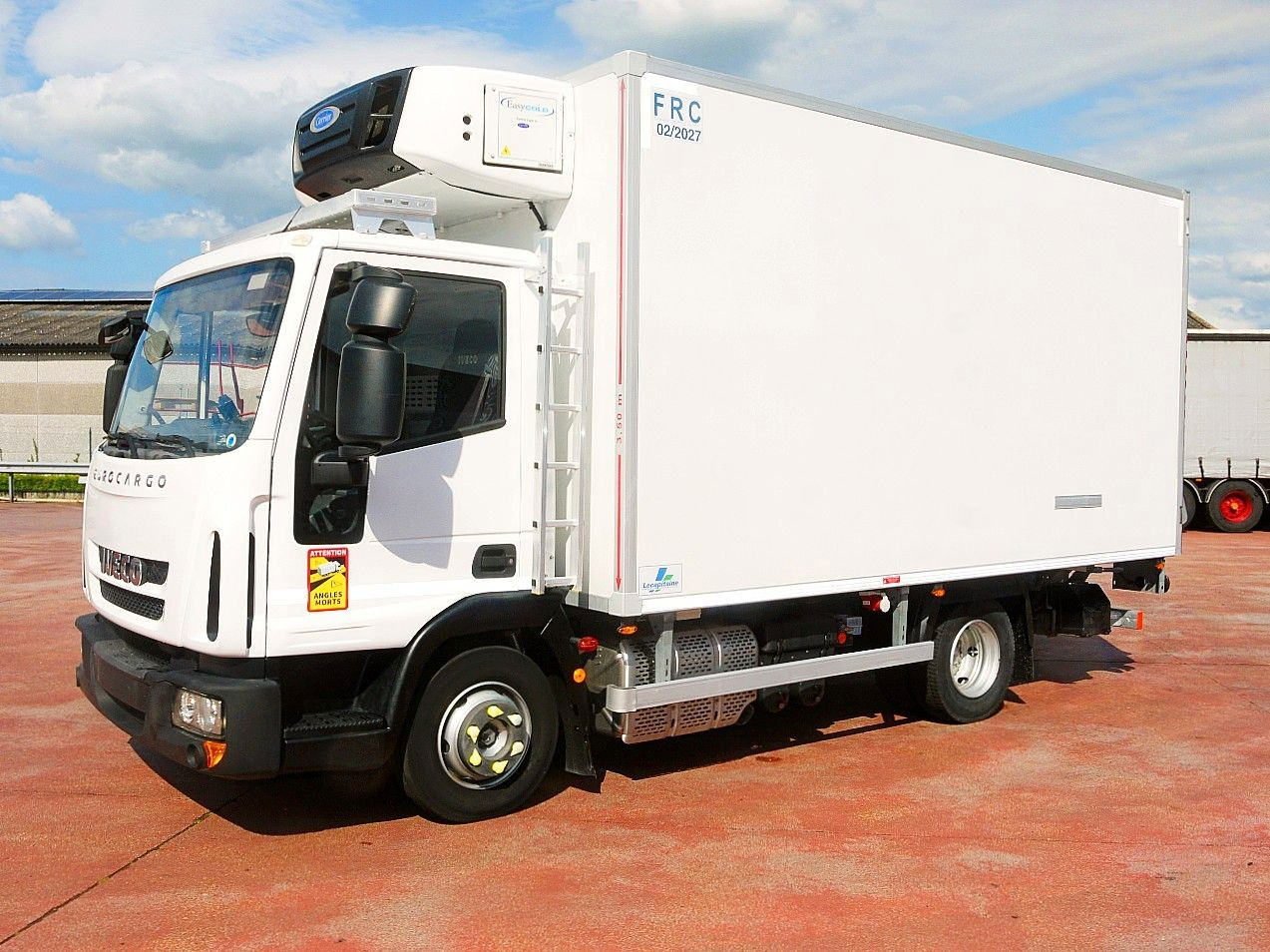 Iveco 90E19 EUROCARGO KUHLKOFFER CARRIER SUPRA 450 €6 - Camião frigorífico: foto 4 Iveco 90E19 EUROCARGO KUHLKOFFER CARRIER SUPRA 450 €6 - Camião frigorífico: foto 4