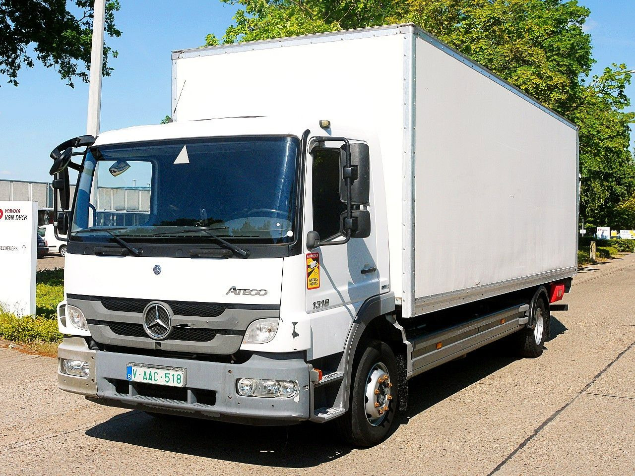 Mercedes-Benz 1318 ATEGO MEUBEL KOFFER LBW MANUAL LUFTFEDERNG - Camião furgão: foto 1 Mercedes-Benz 1318 ATEGO MEUBEL KOFFER LBW MANUAL LUFTFEDERNG - Camião furgão: foto 1