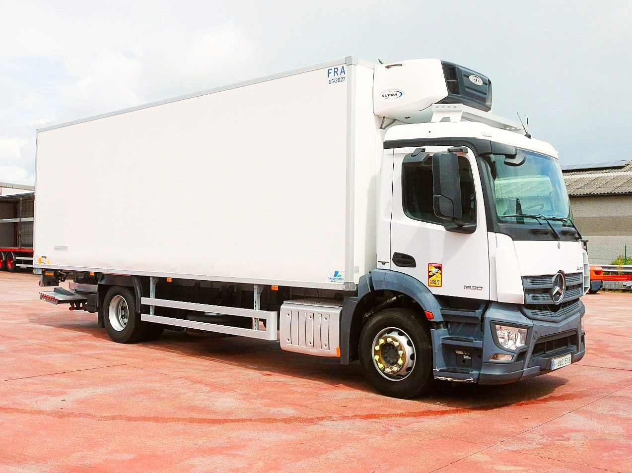 Mercedes-Benz 1830 ANTOS KUHLKOFFER CARRIER SUPRA 850 - Camião frigorífico: foto 2 Mercedes-Benz 1830 ANTOS KUHLKOFFER CARRIER SUPRA 850 - Camião frigorífico: foto 2
