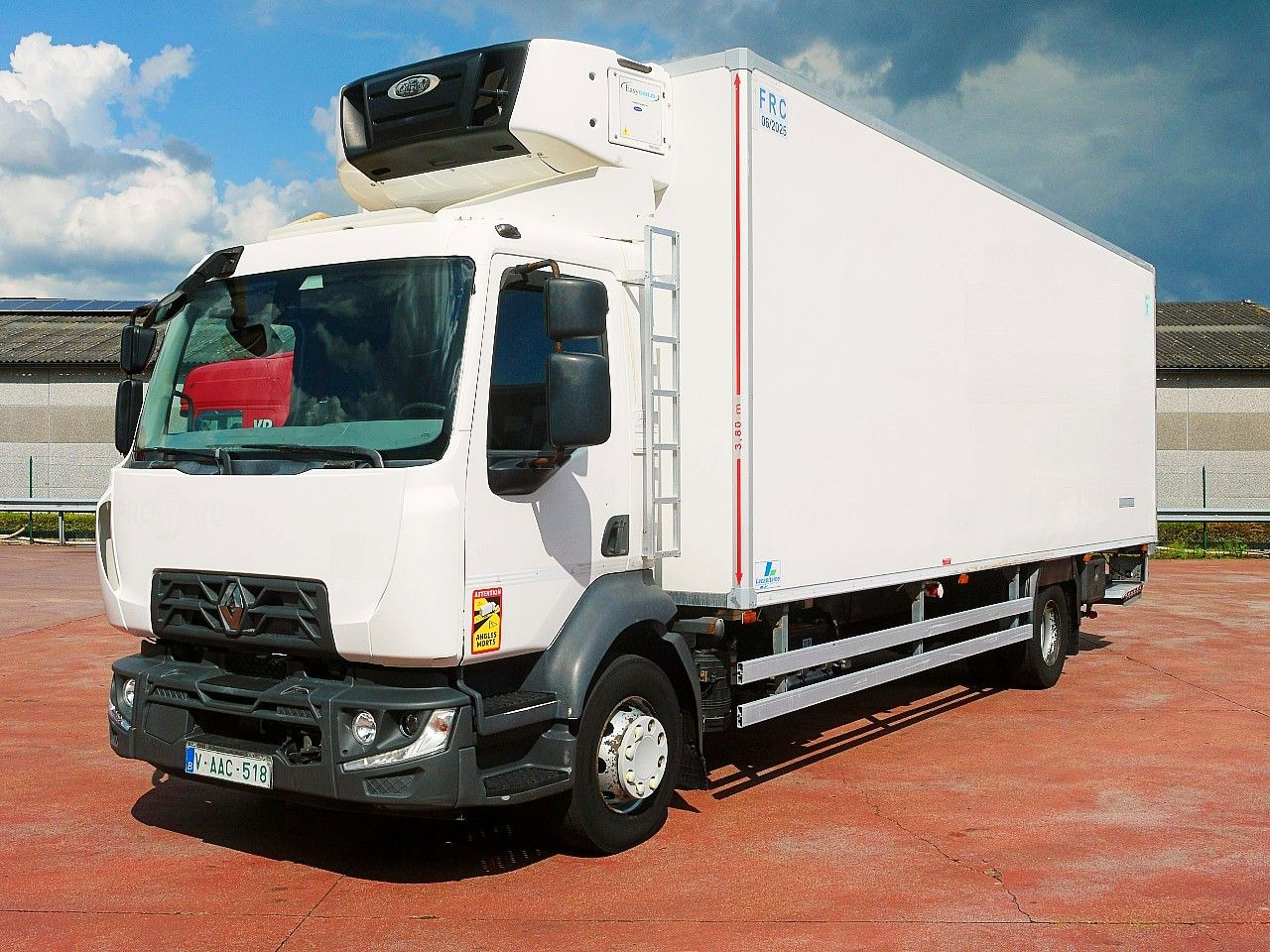 Renault D 16 250 KUHLKOFER CARRIER SUPRA 850 / KLIMA A/C - Camião frigorífico: foto 4 Renault D 16 250 KUHLKOFER CARRIER SUPRA 850 / KLIMA A/C - Camião frigorífico: foto 4