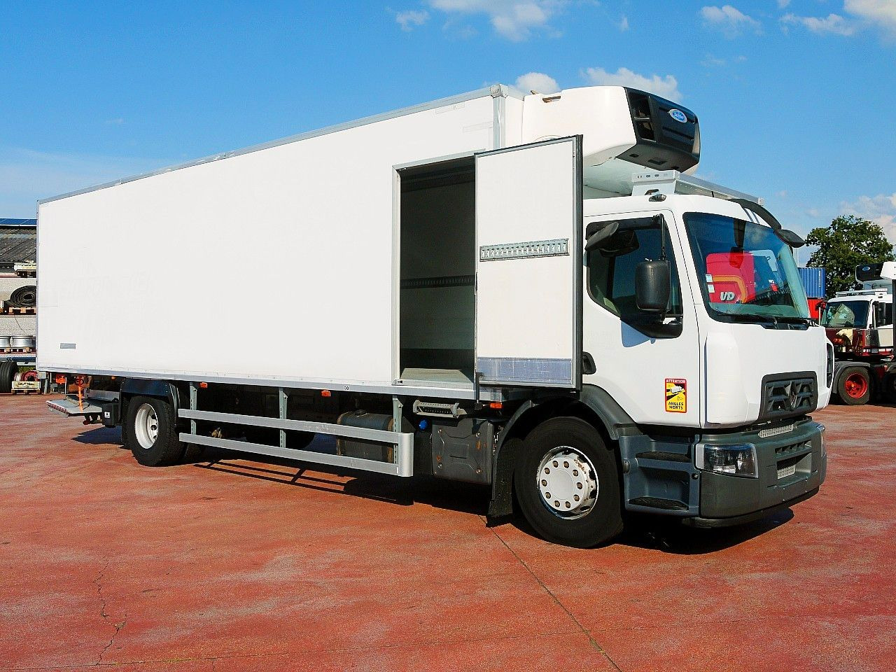 Renault D19.280 KUHLKOFFER CARRIER SUPRA 1150 MT - Camião frigorífico: foto 3 Renault D19.280 KUHLKOFFER CARRIER SUPRA 1150 MT - Camião frigorífico: foto 3