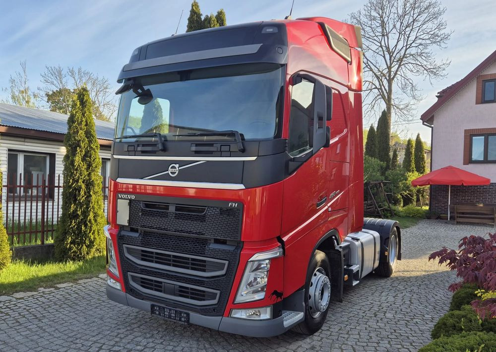 Volvo FH GLOBETROTTER - Tractor: foto 1 Volvo FH GLOBETROTTER - Tractor: foto 1