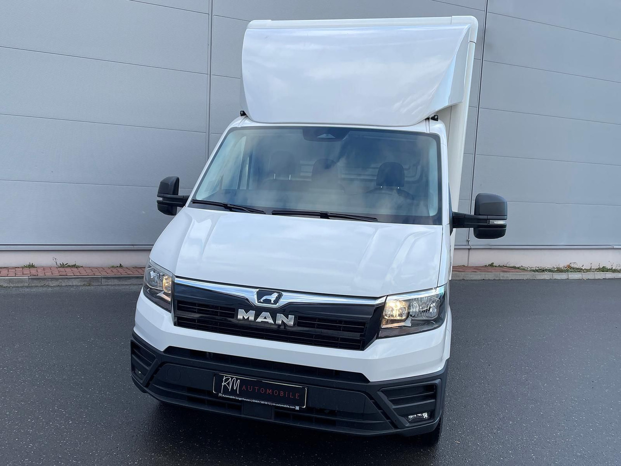 MAN TGE 3.160 Fahrgestell Einzelkabine Koffer NAVI - Carrinha de contentor: foto 4 MAN TGE 3.160 Fahrgestell Einzelkabine Koffer NAVI - Carrinha de contentor: foto 4