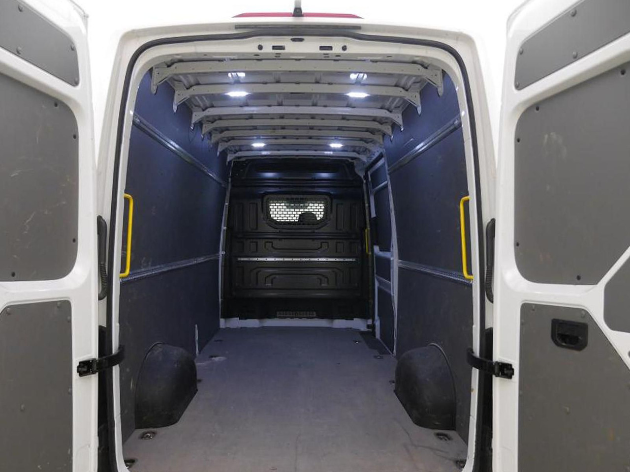 Volkswagen Crafter Kasten 35 L4H3 KAMERA KLIMA SITZHZ DAB - Furgão: foto 5 Volkswagen Crafter Kasten 35 L4H3 KAMERA KLIMA SITZHZ DAB - Furgão: foto 5