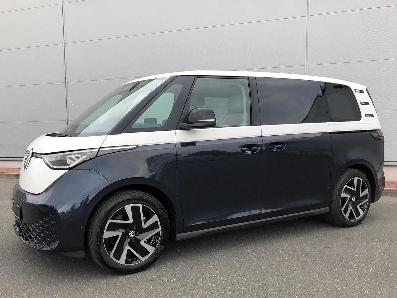 Furgão de passageiros, Carrinha elétrica Volkswagen ID. Buzz 150 kW Pro AHK ACC MATRIX LED KEYLESS: foto 1