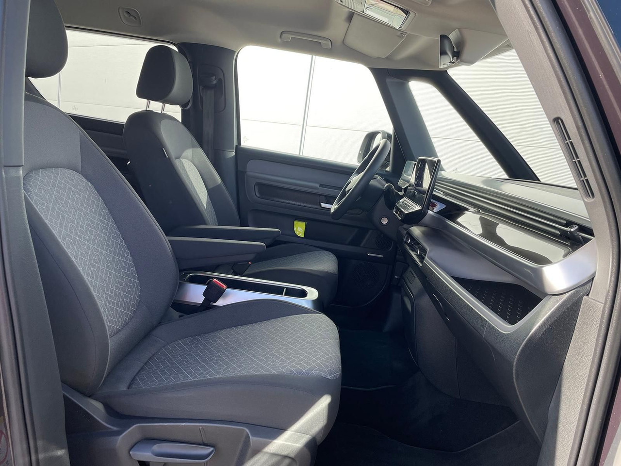 Furgão de passageiros, Carrinha elétrica Volkswagen ID.Buzz KW Fahrwerk LM Felgen KLIMA PDC ACC DAB: foto 17