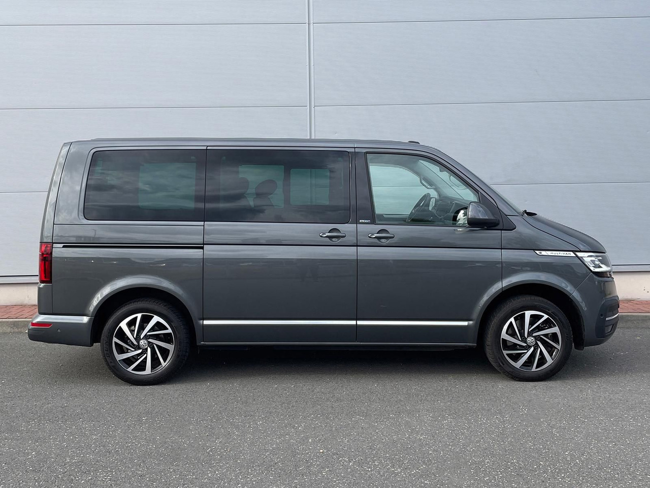 Volkswagen T6.1 Multivan Comfortline 4M ACC KAMERA SITZHZ - Minibus, Furgão de passageiros: foto 5 Volkswagen T6.1 Multivan Comfortline 4M ACC KAMERA SITZHZ - Minibus, Furgão de passageiros: foto 5