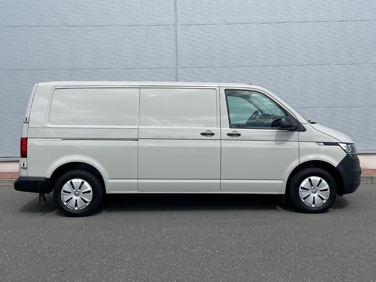 Volkswagen T6.1 Transporter Kasten LR TEMPOMAT KAMERA KLIMA - Furgão de passageiros: foto 5 Volkswagen T6.1 Transporter Kasten LR TEMPOMAT KAMERA KLIMA - Furgão de passageiros: foto 5