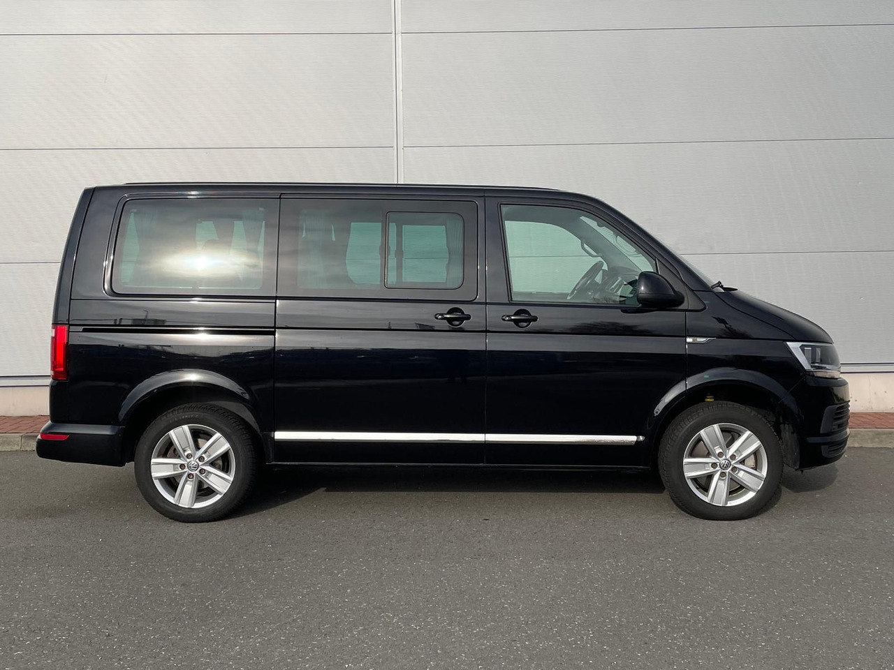 Volkswagen T6 Multivan Comfortline 4M AHK STANDHZ SITZH DAB - Furgão de passageiros: foto 5 Volkswagen T6 Multivan Comfortline 4M AHK STANDHZ SITZH DAB - Furgão de passageiros: foto 5