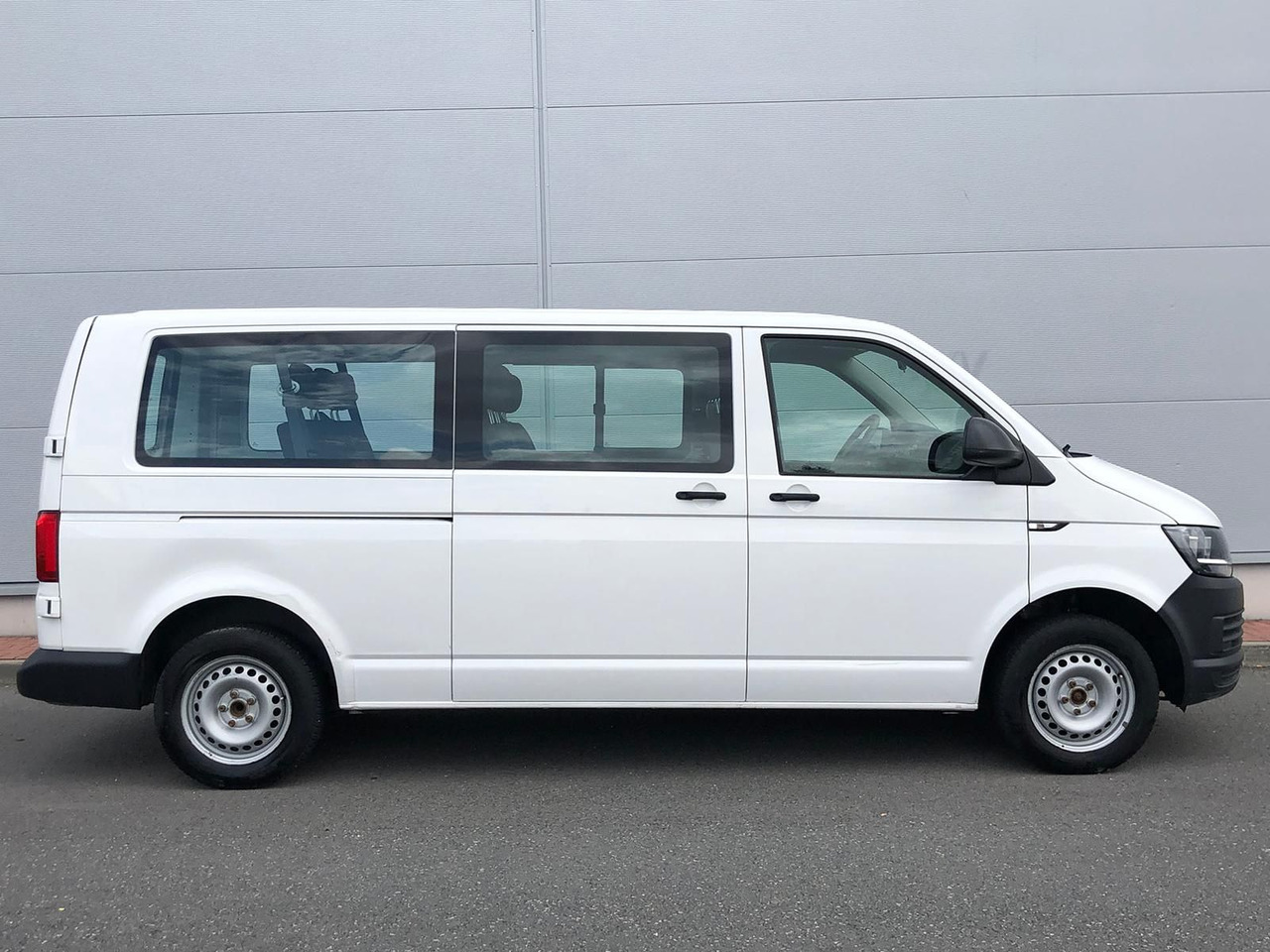 Volkswagen T6 Transporter 2.0 TDI Kombi lang 9-SITZE TEMP - Automóvel: foto 5 Volkswagen T6 Transporter 2.0 TDI Kombi lang 9-SITZE TEMP - Automóvel: foto 5
