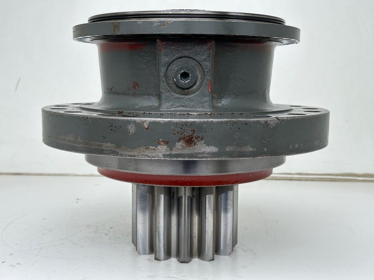 Liebherr Abtriebswellengehäuse ID-Nr.90018934 mit Abtriebswelle ID-Nr.90204999. SAT275/260 - SAT275/261 - SAT275/266 - SAT275/289. #08851#01696# - Motor de giro para Máquina de construção: foto 1 Liebherr Abtriebswellengehäuse ID-Nr.90018934 mit Abtriebswelle ID-Nr.90204999. SAT275/260 - SAT275/261 - SAT275/266 - SAT275/289. #08851#01696# - Motor de giro para Máquina de construção: foto 1