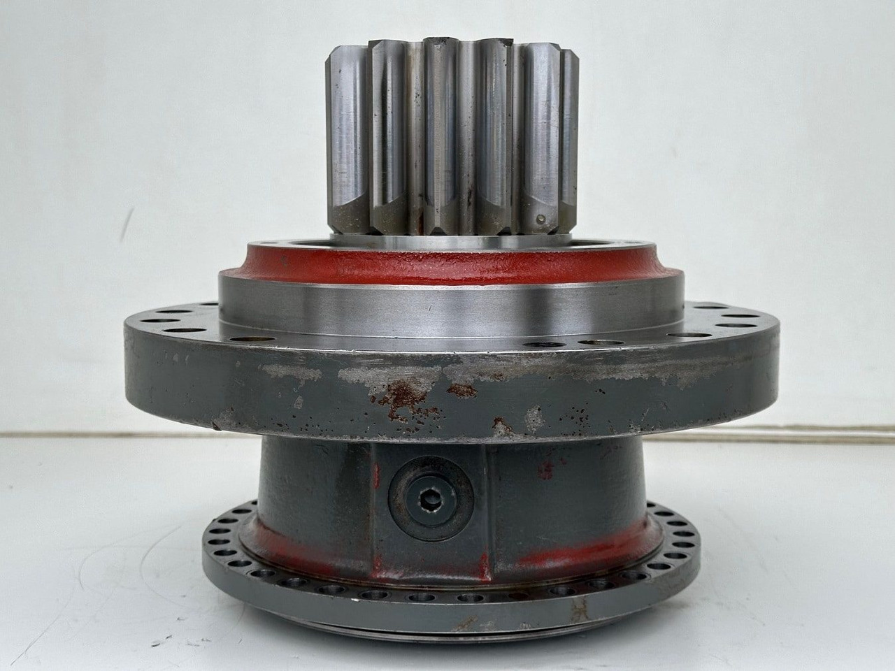 Liebherr Abtriebswellengehäuse ID-Nr.90018934 mit Abtriebswelle ID-Nr.90204999. SAT275/260 - SAT275/261 - SAT275/266 - SAT275/289. #08851#01696# - Motor de giro para Máquina de construção: foto 4 Liebherr Abtriebswellengehäuse ID-Nr.90018934 mit Abtriebswelle ID-Nr.90204999. SAT275/260 - SAT275/261 - SAT275/266 - SAT275/289. #08851#01696# - Motor de giro para Máquina de construção: foto 4