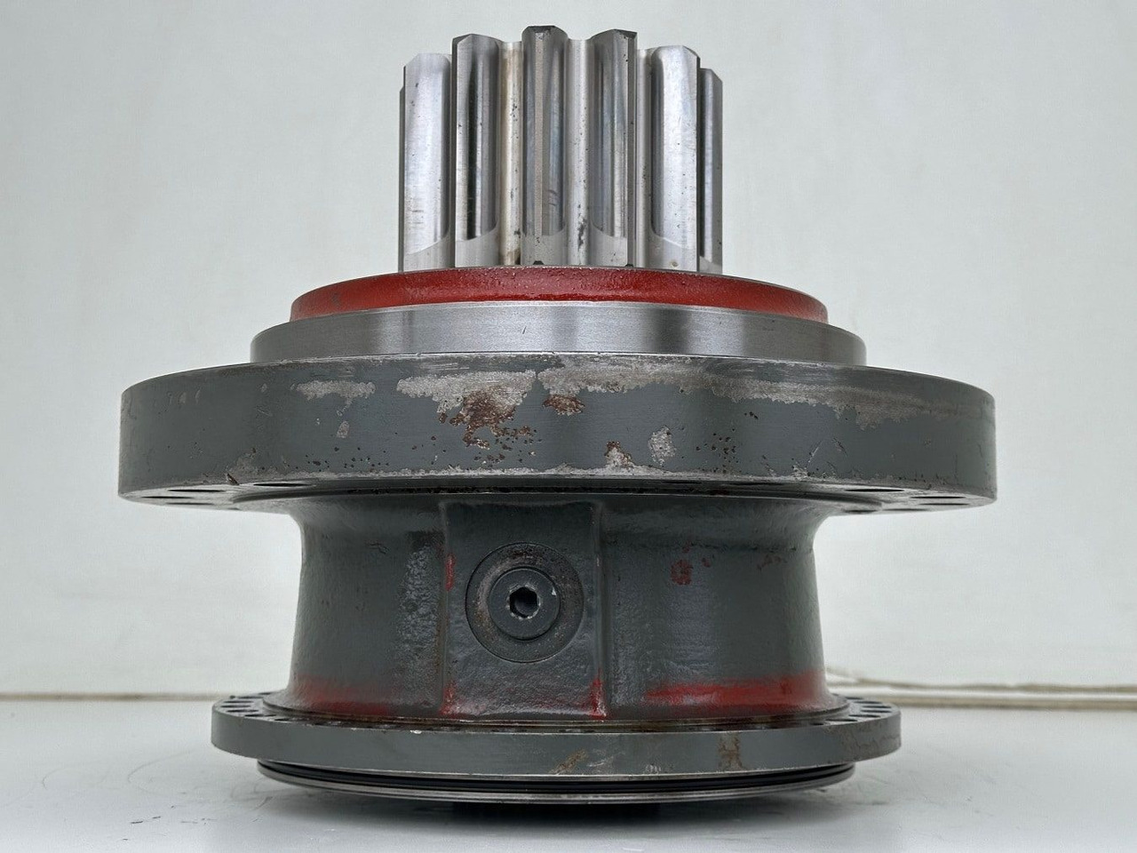 Liebherr Abtriebswellengehäuse ID-Nr.90018934 mit Abtriebswelle ID-Nr.90204999. SAT275/260 - SAT275/261 - SAT275/266 - SAT275/289. #08851#01696# - Motor de giro para Máquina de construção: foto 5 Liebherr Abtriebswellengehäuse ID-Nr.90018934 mit Abtriebswelle ID-Nr.90204999. SAT275/260 - SAT275/261 - SAT275/266 - SAT275/289. #08851#01696# - Motor de giro para Máquina de construção: foto 5