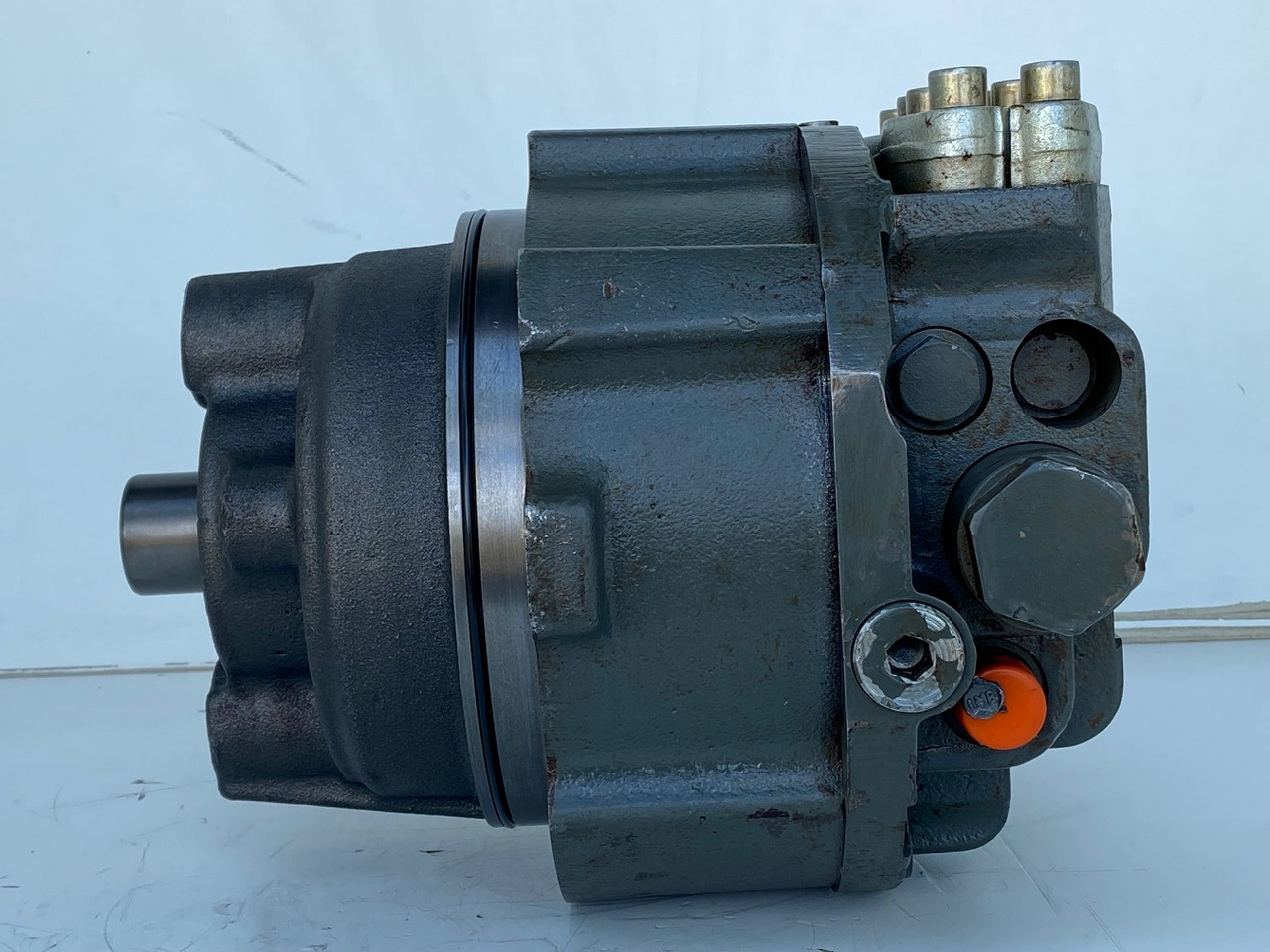 Liebherr Hydraulikeinbaumotor CMVE O 108. ID-Nr.10118562 - ID-Nr.10132610 - ID-Nr.10129048. LOS1916, LOS916, LOS926, R906, R916, R918, R920, R922, R924, R926COMP, R926, R936. #27979# - Motor hidráulico para Escavadora de rastos: foto 1 Liebherr Hydraulikeinbaumotor CMVE O 108. ID-Nr.10118562 - ID-Nr.10132610 - ID-Nr.10129048. LOS1916, LOS916, LOS926, R906, R916, R918, R920, R922, R924, R926COMP, R926, R936. #27979# - Motor hidráulico para Escavadora de rastos: foto 1