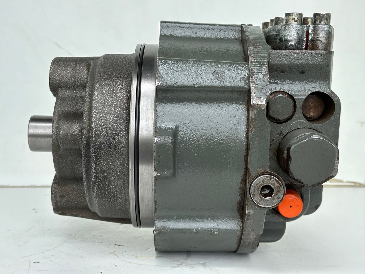 Liebherr Hydraulikeinbaumotor CMVE O 108. ID-Nr.10118562 - ID-Nr.10132610 - ID-Nr.10129048. LOS1916, LOS916, LOS926, R906, R916, R918, R920, R922, R924, R926COMP, R926, R936. #28313# - Motor hidráulico para Máquina de construção: foto 4 Liebherr Hydraulikeinbaumotor CMVE O 108. ID-Nr.10118562 - ID-Nr.10132610 - ID-Nr.10129048. LOS1916, LOS916, LOS926, R906, R916, R918, R920, R922, R924, R926COMP, R926, R936. #28313# - Motor hidráulico para Máquina de construção: foto 4