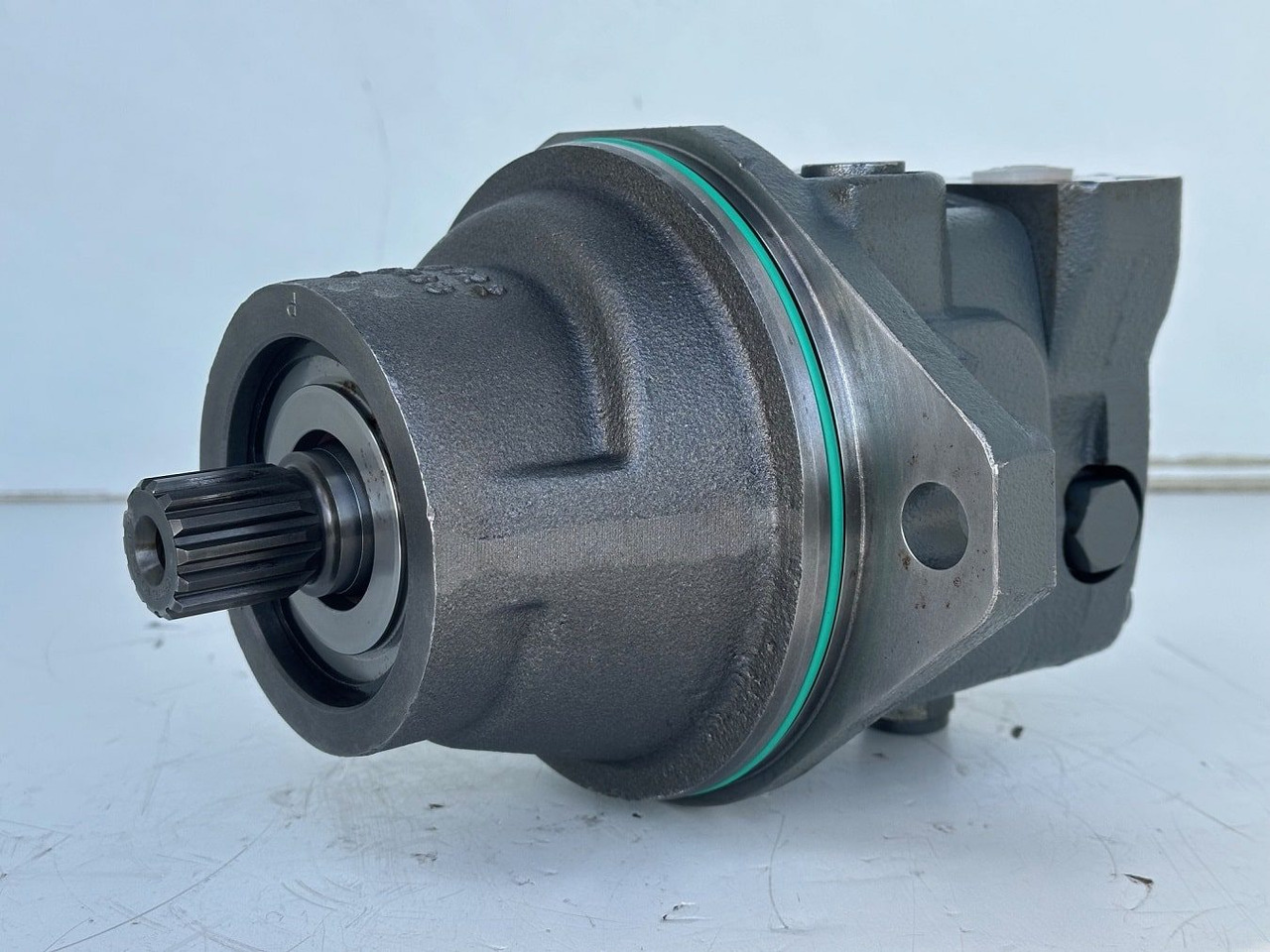 Liebherr Hydraulikeinbaumotor FMF045, ID-Nr.10132702. A924,LH30C,LH30M,LH35M,LH35MT,LH40C,LH40CP,LH40M,LH40MP,LH50CHR,LH50M,LH50MHR,LH50MT. #23.12.01074# - Motor hidráulico para Escavadeira de rodas: foto 3 Liebherr Hydraulikeinbaumotor FMF045, ID-Nr.10132702. A924,LH30C,LH30M,LH35M,LH35MT,LH40C,LH40CP,LH40M,LH40MP,LH50CHR,LH50M,LH50MHR,LH50MT. #23.12.01074# - Motor hidráulico para Escavadeira de rodas: foto 3
