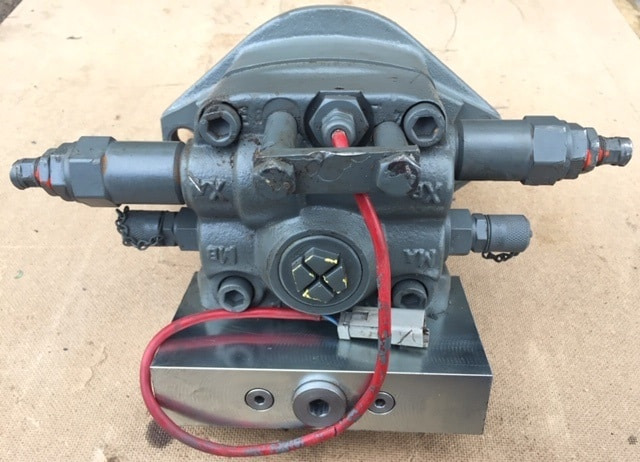 Liebherr Hydraulikeinbaumotor FMF045 and Dämpfungsventil DV22. ID-Nr.10137481 - ID-Nr.10152486 - ID-Nr.11369615 and ID-Nr.10151323 - Motor hidráulico para Escavadora de rastos: foto 4 Liebherr Hydraulikeinbaumotor FMF045 and Dämpfungsventil DV22. ID-Nr.10137481 - ID-Nr.10152486 - ID-Nr.11369615 and ID-Nr.10151323 - Motor hidráulico para Escavadora de rastos: foto 4