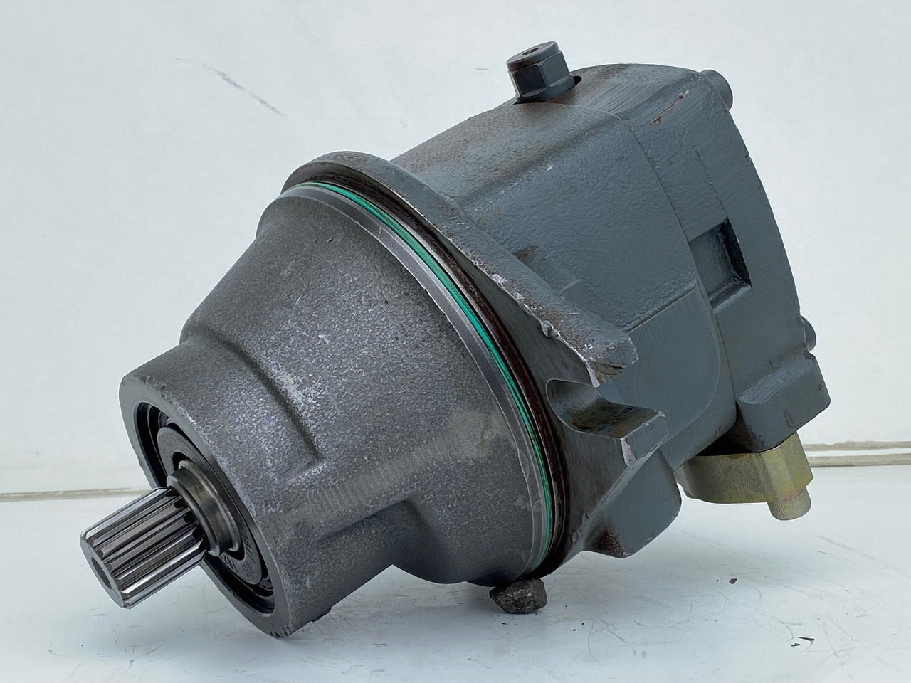 Liebherr Hydraulikeinbaumotor FMF090, ID-Nr.10120382 - ID-Nr.9273168 - ID-Nr.9074075. A900, A944, LH60, E942, EP944, ER944, LOS942, LOS944, P942, P944, R934 TR, R940, R942, R944, R946, R950. #17868 - Motor hidráulico para Escavadora de rastos: foto 2 Liebherr Hydraulikeinbaumotor FMF090, ID-Nr.10120382 - ID-Nr.9273168 - ID-Nr.9074075. A900, A944, LH60, E942, EP944, ER944, LOS942, LOS944, P942, P944, R934 TR, R940, R942, R944, R946, R950. #17868 - Motor hidráulico para Escavadora de rastos: foto 2