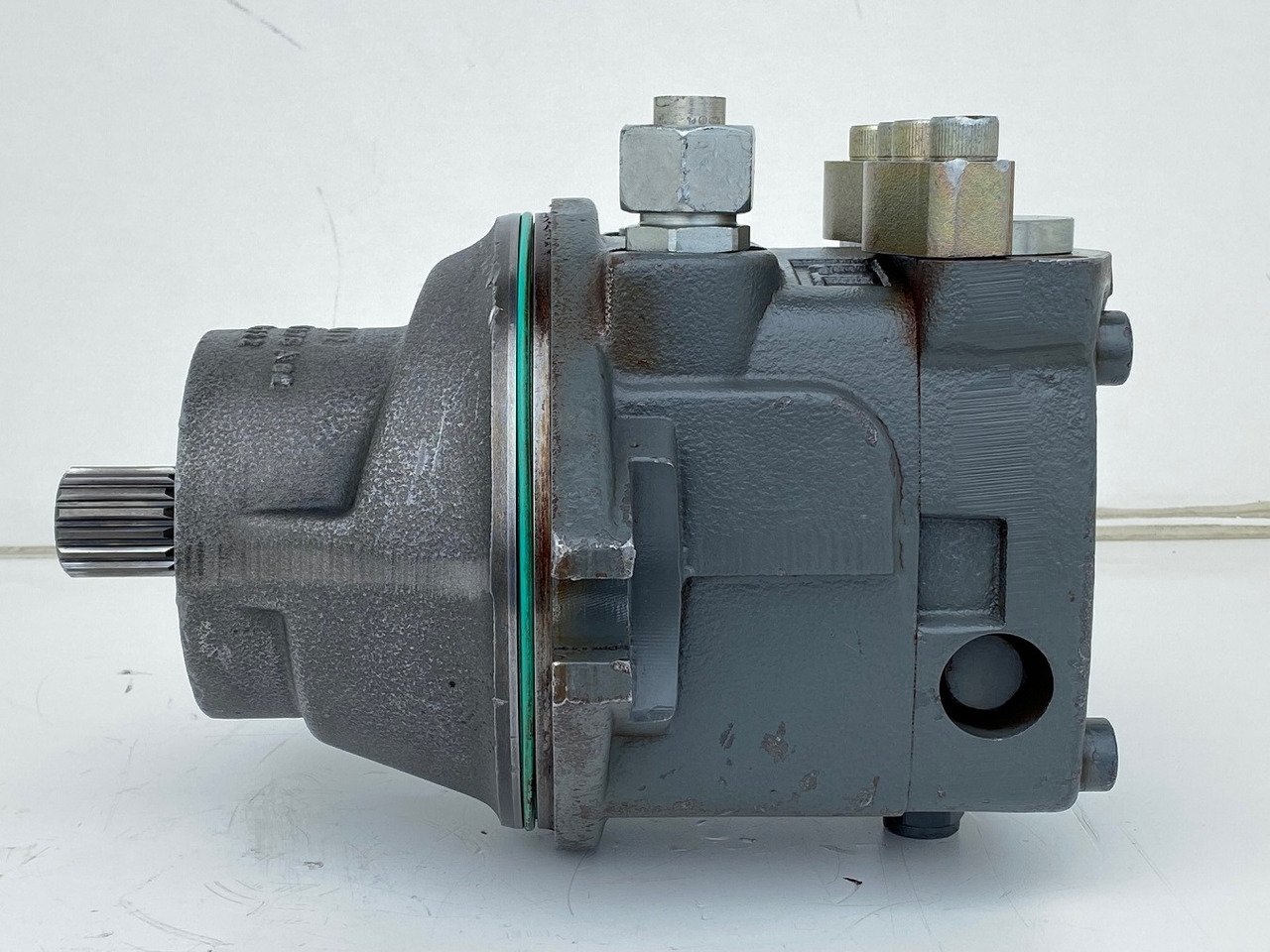 Liebherr Hydraulikeinbaumotor FMF090, ID-Nr.10120382 - ID-Nr.9273168 - ID-Nr.9074075. A900, A944, LH60, E942, EP944, ER944, LOS942, LOS944, P942, P944, R934 TR, R940, R942, R944, R946, R950. #17868 - Motor hidráulico para Escavadora de rastos: foto 4 Liebherr Hydraulikeinbaumotor FMF090, ID-Nr.10120382 - ID-Nr.9273168 - ID-Nr.9074075. A900, A944, LH60, E942, EP944, ER944, LOS942, LOS944, P942, P944, R934 TR, R940, R942, R944, R946, R950. #17868 - Motor hidráulico para Escavadora de rastos: foto 4