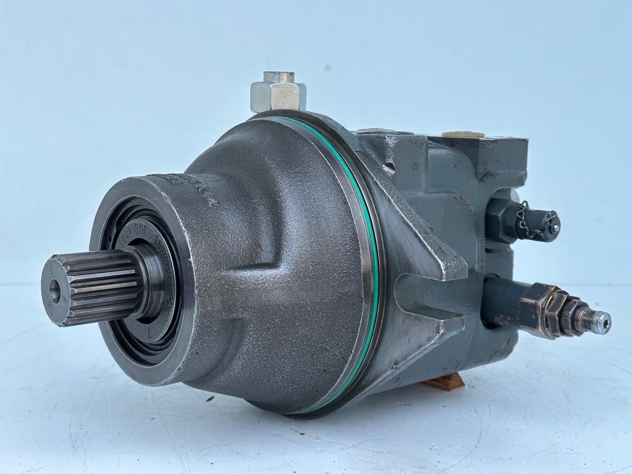 Liebherr Hydraulikeinbaumotor Typ:FMF090. ID-Nr.10139164 - ID-Nr.11371743. R946 LC, R946 LC-V, R946 NLC, R946 S-HD, R950 LC-V, R950 S-HD, R950. #11371743.11929# - Motor de giro para Escavadeira: foto 1 Liebherr Hydraulikeinbaumotor Typ:FMF090. ID-Nr.10139164 - ID-Nr.11371743. R946 LC, R946 LC-V, R946 NLC, R946 S-HD, R950 LC-V, R950 S-HD, R950. #11371743.11929# - Motor de giro para Escavadeira: foto 1