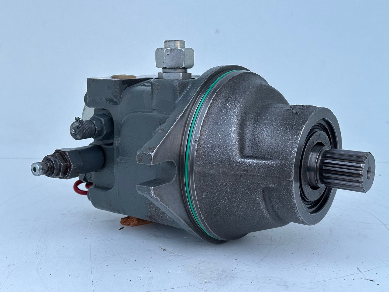 Liebherr Hydraulikeinbaumotor Typ:FMF090. ID-Nr.10139164 - ID-Nr.11371743. R946 LC, R946 LC-V, R946 NLC, R946 S-HD, R950 LC-V, R950 S-HD, R950. #11371743.11929# - Motor de giro para Escavadeira: foto 2 Liebherr Hydraulikeinbaumotor Typ:FMF090. ID-Nr.10139164 - ID-Nr.11371743. R946 LC, R946 LC-V, R946 NLC, R946 S-HD, R950 LC-V, R950 S-HD, R950. #11371743.11929# - Motor de giro para Escavadeira: foto 2