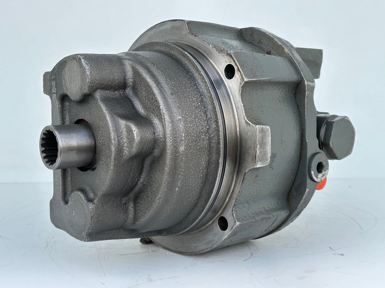 Liebherr Hydraulikeinbaumotor Typ:LH46VE 108. ID-Nr.11428178 . LOS926-1715,R926-1715,R928-1715,R930-1716,R934-1550,R936K-LC,R936K-NLC,R936K-SLC,R938. #11428178.0663# - Comando final para Máquina de construção: foto 1 Liebherr Hydraulikeinbaumotor Typ:LH46VE 108. ID-Nr.11428178 . LOS926-1715,R926-1715,R928-1715,R930-1716,R934-1550,R936K-LC,R936K-NLC,R936K-SLC,R938. #11428178.0663# - Comando final para Máquina de construção: foto 1