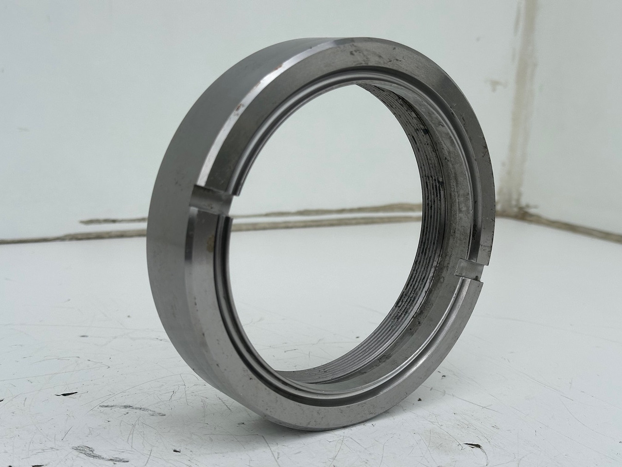 Liebherr Nutmutter ID-Nr.9442194 - ID-Nr.944219403. SAT350/205, SAT375/215. P964, R954B, R964B. #944219403.22.06# - Motor de giro para Máquina de construção: foto 4 Liebherr Nutmutter ID-Nr.9442194 - ID-Nr.944219403. SAT350/205, SAT375/215. P964, R954B, R964B. #944219403.22.06# - Motor de giro para Máquina de construção: foto 4