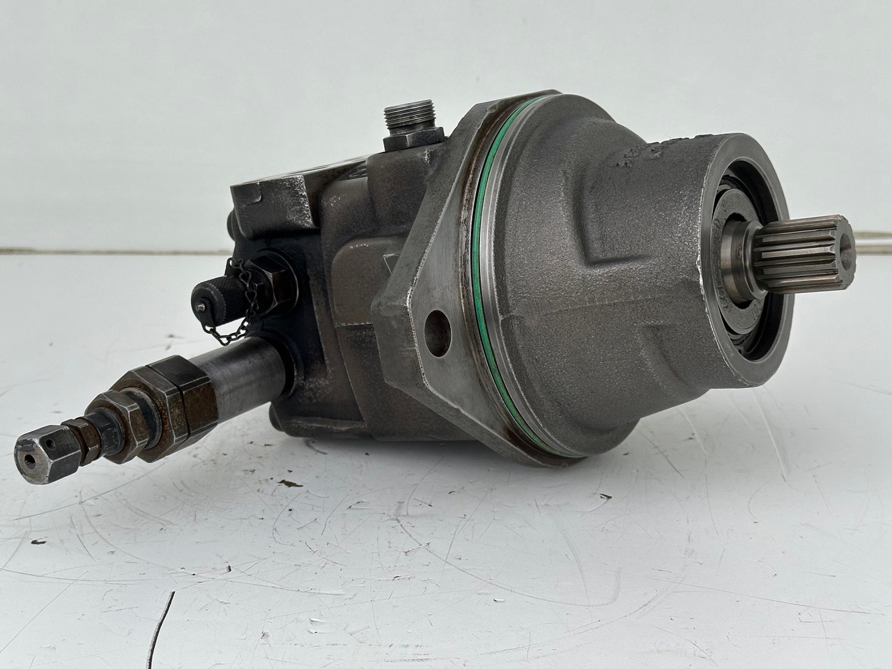 Liebherr Original Hydraulikeinbaumotor FMF045.  ID-Nr.12464105.   SAT250/287.  LH18M, LH22C, LH22M, LH24M, LH26EC, LH26EM, LH26M.    #12464105.20985# - Motor de giro para Máquina de construção: foto 3 Liebherr Original Hydraulikeinbaumotor FMF045.  ID-Nr.12464105.   SAT250/287.  LH18M, LH22C, LH22M, LH24M, LH26EC, LH26EM, LH26M.    #12464105.20985# - Motor de giro para Máquina de construção: foto 3