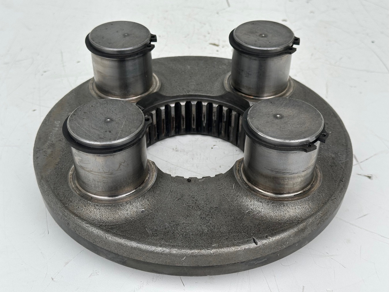 Liebherr Planetenträger ID-Nr.90006540. SAT300/271, SAT300/282, SAT300/288, SAT300/295. LH40, LH50, R936,R950 T, R960 T. #90006540.L6.675# - Motor de giro para Máquina de construção: foto 1 Liebherr Planetenträger ID-Nr.90006540. SAT300/271, SAT300/282, SAT300/288, SAT300/295. LH40, LH50, R936,R950 T, R960 T. #90006540.L6.675# - Motor de giro para Máquina de construção: foto 1