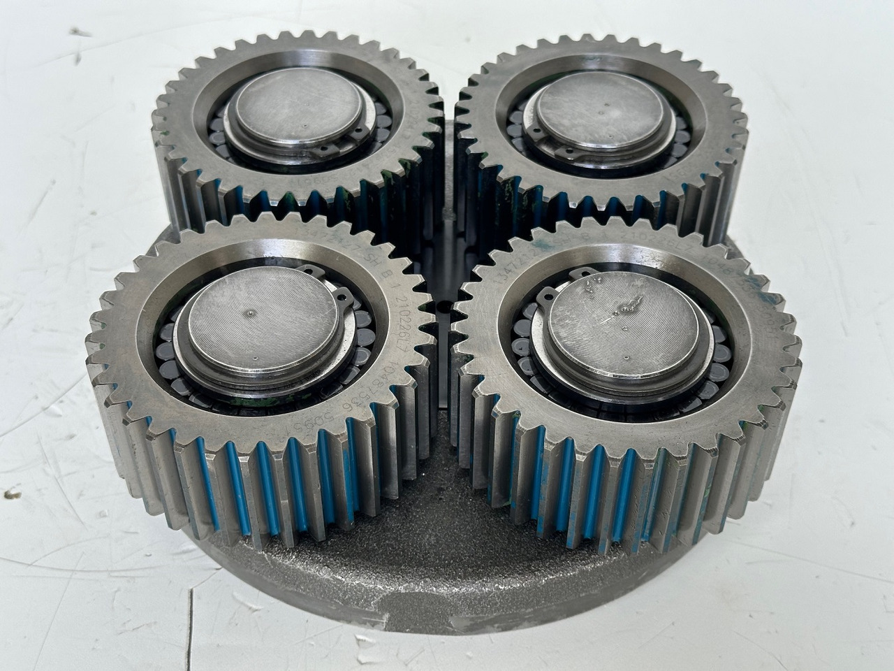 Liebherr Planetenträger ID-Nr.944306303 mit Planetenrad ID-Nr.13472127. A914 B,A914 C,A924,LH30,LH35,A932,A934,P924 C,E932,P914,P924 COMP,R906,R914,R916,R924,R926,R932,R934,R944. #944306303.23.03# - Motor de giro para Máquina de construção: foto 1 Liebherr Planetenträger ID-Nr.944306303 mit Planetenrad ID-Nr.13472127. A914 B,A914 C,A924,LH30,LH35,A932,A934,P924 C,E932,P914,P924 COMP,R906,R914,R916,R924,R926,R932,R934,R944. #944306303.23.03# - Motor de giro para Máquina de construção: foto 1