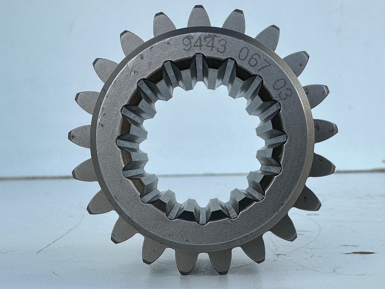 Liebherr Sonnenrad ID-Nr.9443067 - ID-Nr.944306703. SAT275/222 - SAT275/232 - SAT275/255. A932, A934, E932, P932, P934, R932, R934B, R934 C, R944 C T, R944 C TUN. #944306703.02# - Motor de giro para Escavadeira: foto 5 Liebherr Sonnenrad ID-Nr.9443067 - ID-Nr.944306703. SAT275/222 - SAT275/232 - SAT275/255. A932, A934, E932, P932, P934, R932, R934B, R934 C, R944 C T, R944 C TUN. #944306703.02# - Motor de giro para Escavadeira: foto 5