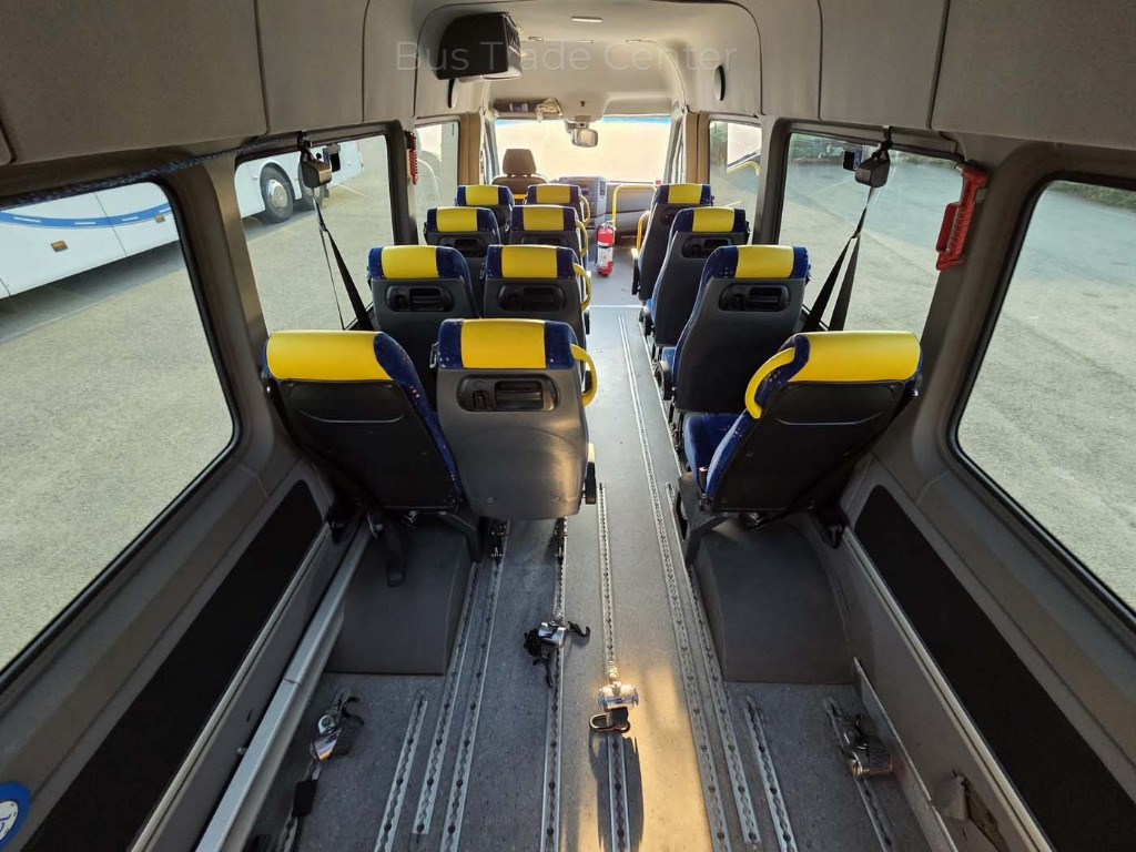 VOLKSWAGEN Crafter 50 LR // 3 units with lift - Minibus, Furgão de passageiros: foto 5 VOLKSWAGEN Crafter 50 LR // 3 units with lift - Minibus, Furgão de passageiros: foto 5