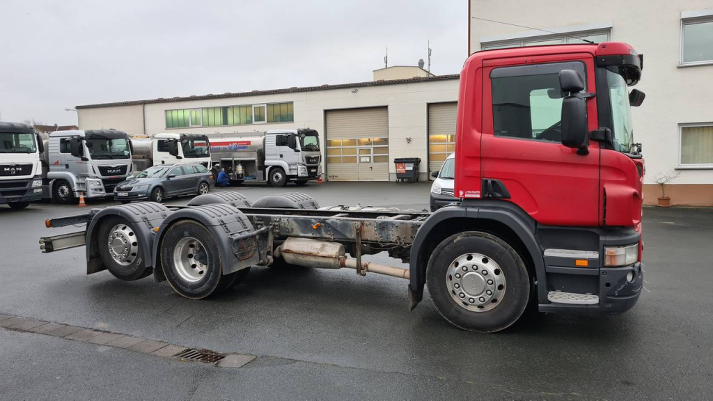 Scania P 400 6x2 RECHTSLENKER(Nr. 5018) - Camião chassi: foto 1 Scania P 400 6x2 RECHTSLENKER(Nr. 5018) - Camião chassi: foto 1