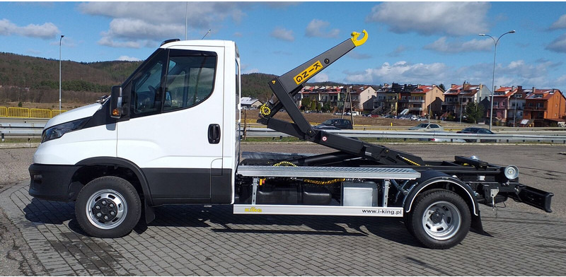 Iveco 50C18 + KING HZ-4R Hakowiec / Hooklift / Abrollkipper - Camião polibenne: foto 2 Iveco 50C18 + KING HZ-4R Hakowiec / Hooklift / Abrollkipper - Camião polibenne: foto 2